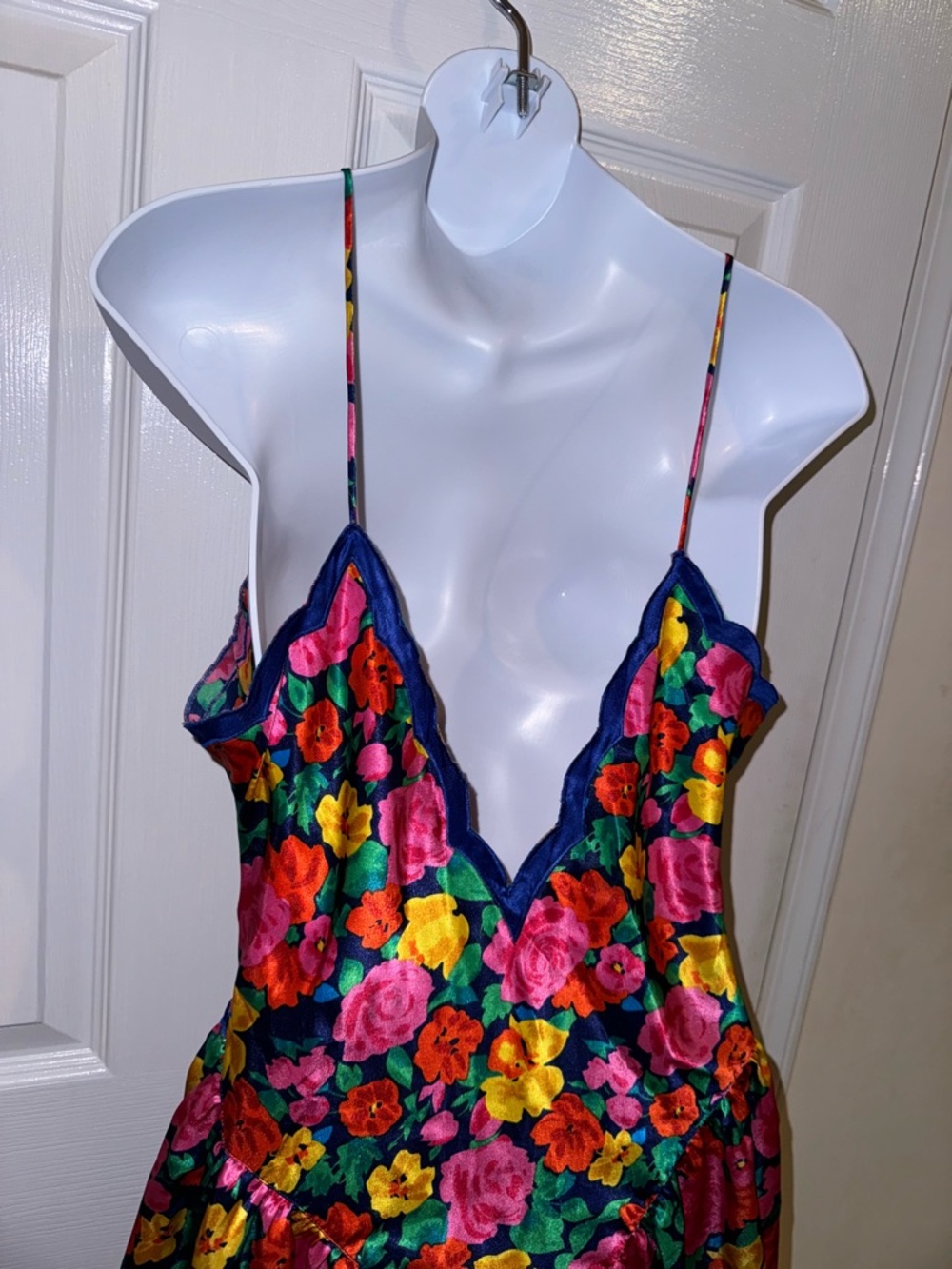 Vintage 90s Victoria Secret floral midi slip dress - Picture 5 of 6